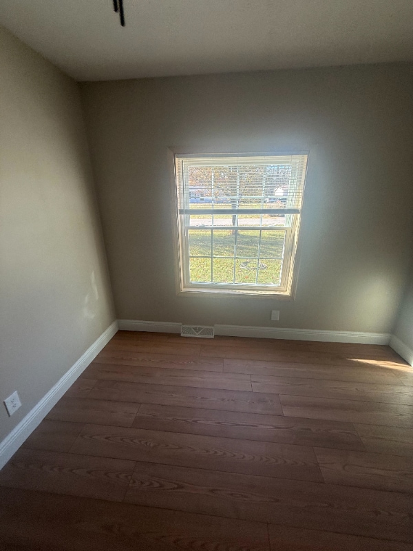 Building Photo - 1561 Maryan Ave