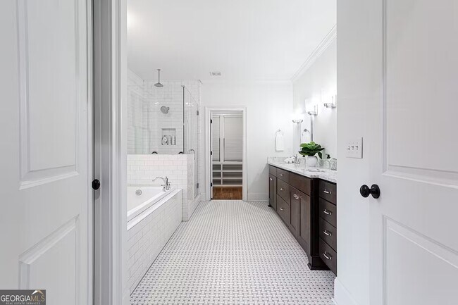 Building Photo - 222 Kirkwood Rd NE