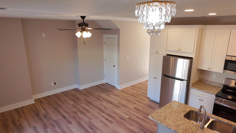Building Photo - 231 Pine Needle Rd