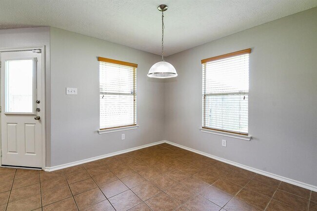 Building Photo - 10502 Scenic Cove Ct