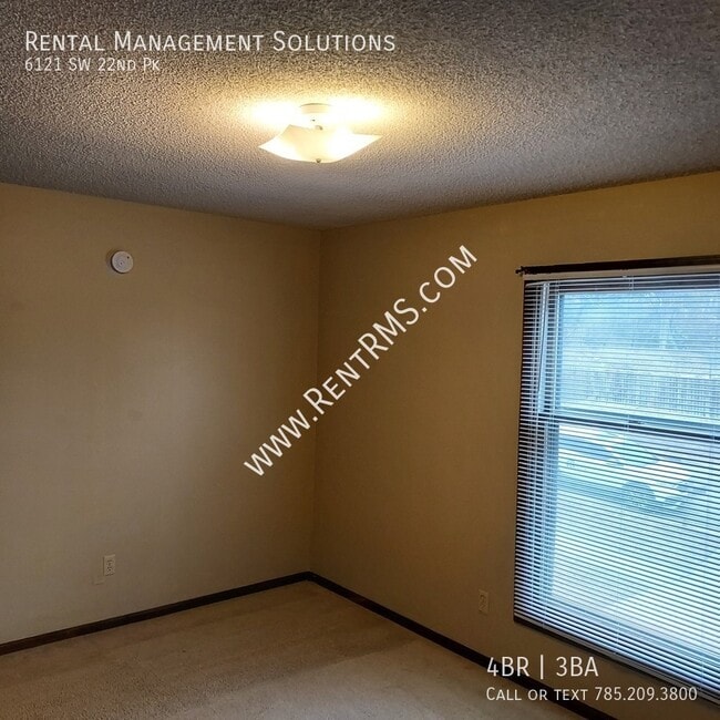 Building Photo - 6121 SW 22nd Park