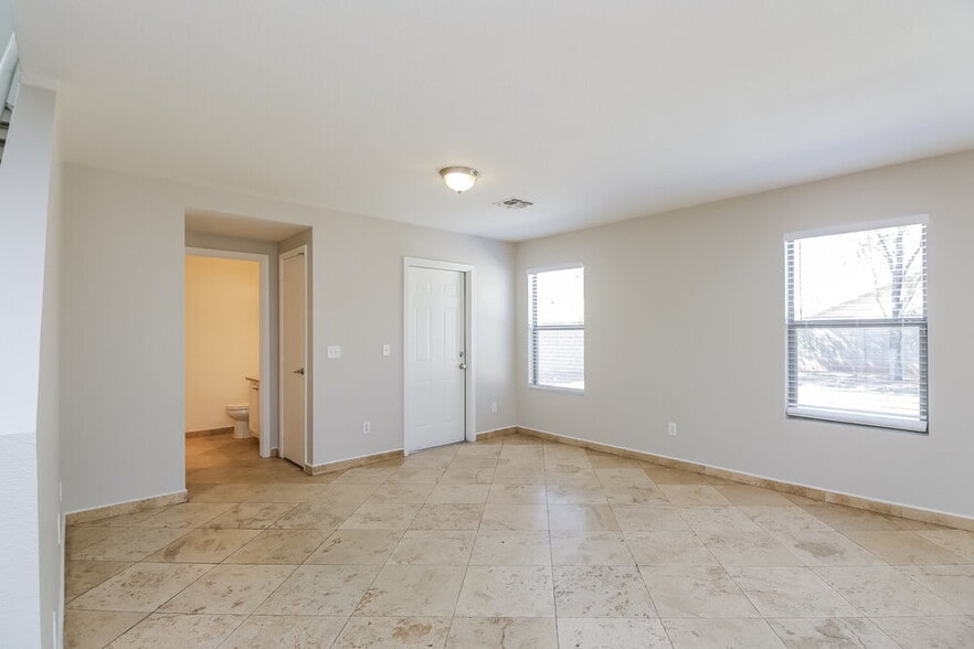 Building Photo - 4630 N 91st Dr