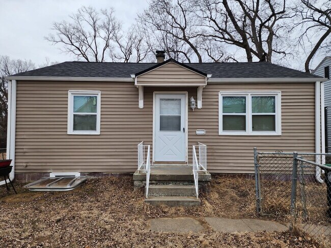 Building Photo - 3231 N 39th St