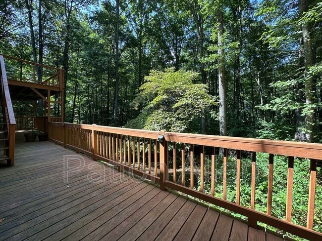 Building Photo - 9 Ravenwood Ln