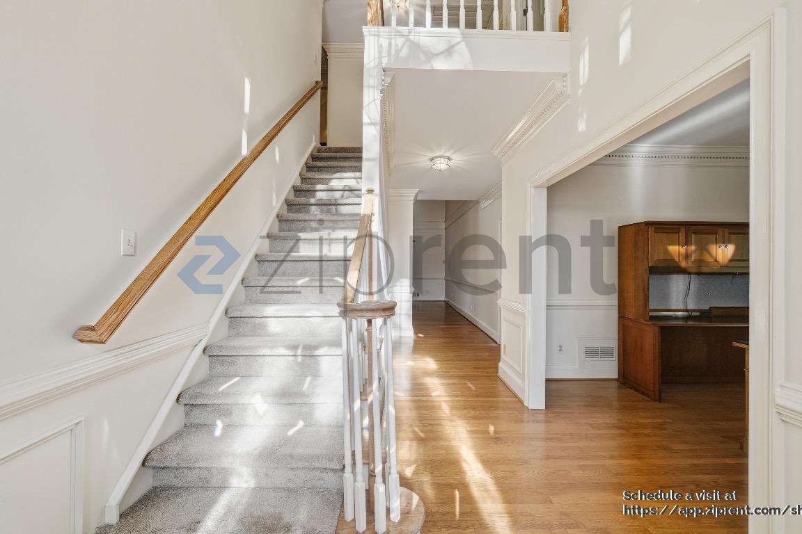 Building Photo - 2862 Clary Hill Dr