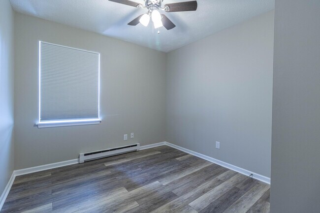 Building Photo - 1655 W Amos Dr