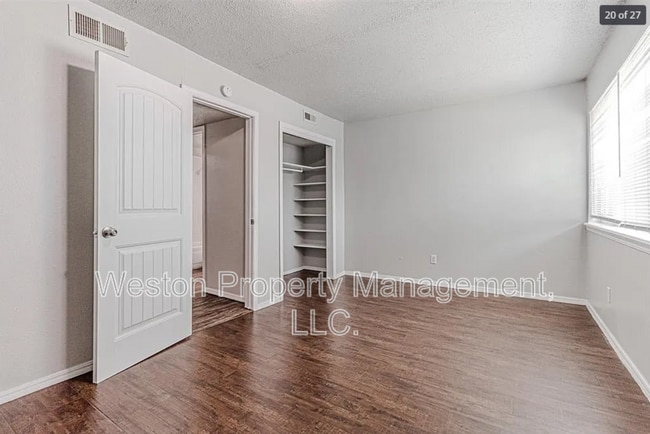 Building Photo - 1402 Bill Carrol Dr