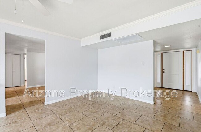 Building Photo - 1704 E Bell De Mar Dr