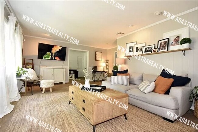 Building Photo - 2227 W 78th St