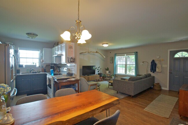 Building Photo - 716 McGill Pl