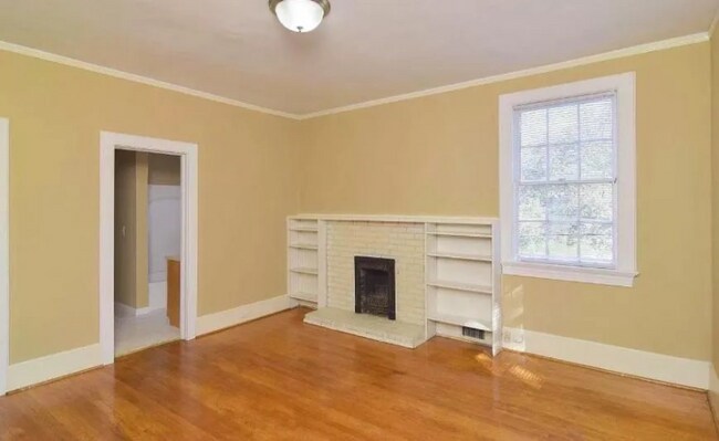 Building Photo - 1525 Maple St