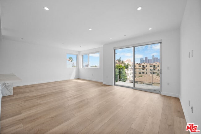 Building Photo - 957 Figueroa Terrace