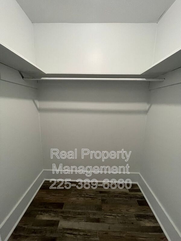 Building Photo - 1005 Shilo St