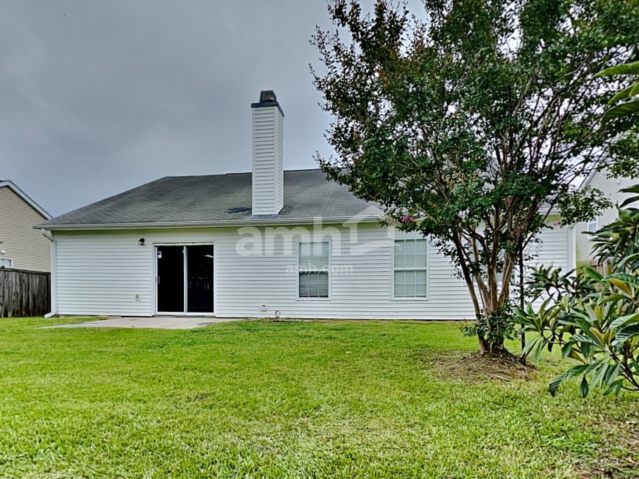 Building Photo - 304 S Port Dr