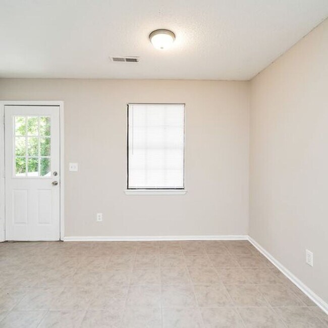 Building Photo - Move in Before the Holidays!?Renovated Hom...