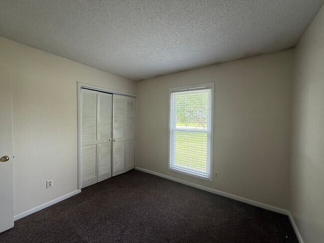 Building Photo - 3 bedroom, 2 bath House