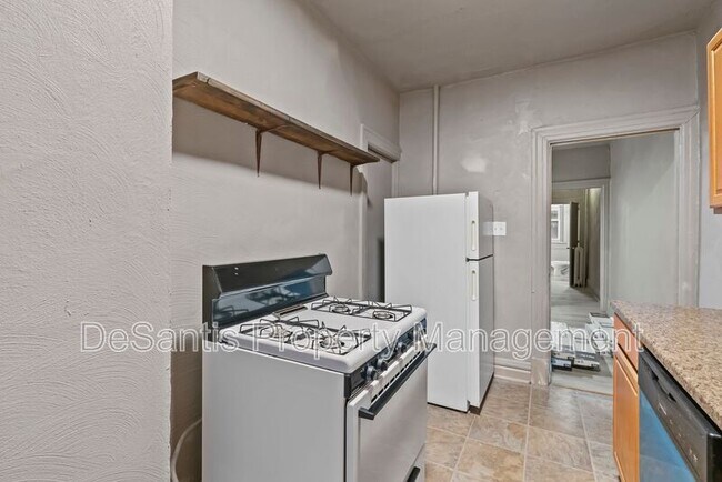 Building Photo - 512 S Millvale Ave