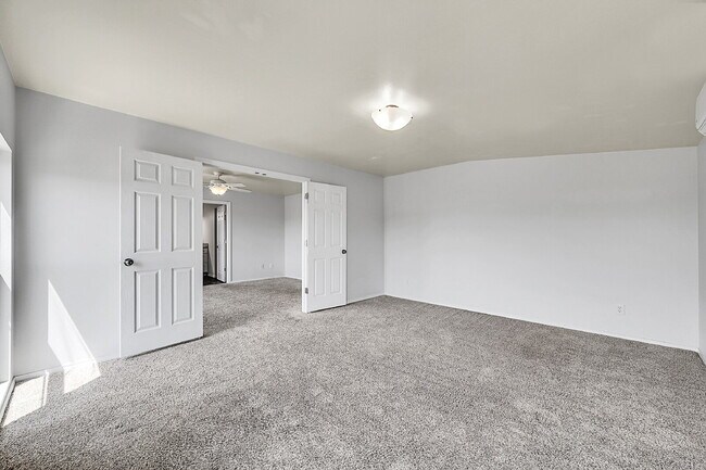 Building Photo - $2,995, 4 bed, 3.5 bath, located in Monume...