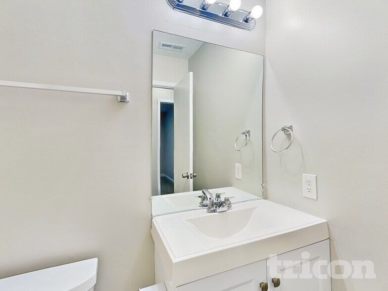 Building Photo - 355 Paula Ct