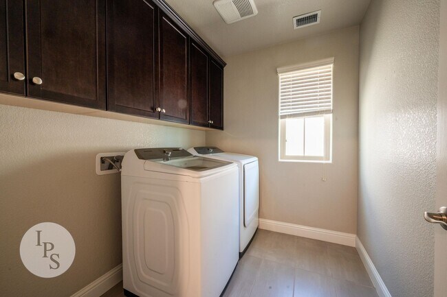 Building Photo - Canvas Collection at Copper River Ranch, 3BR/2.5BA, Built 2018, Gated Community - Lots of Amenities