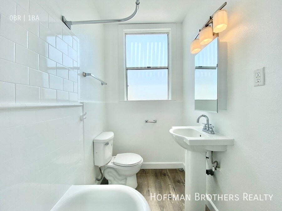 Building Photo - 2505 W 6th St