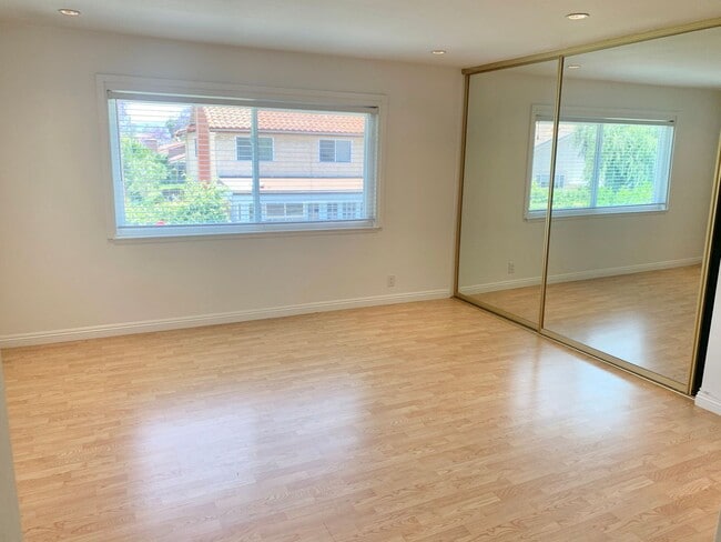 Building Photo - Five Bedroom Single Family Home in Irvine!