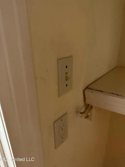 Building Photo - 3564 Cowan Pl