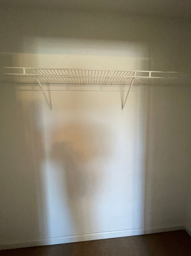 Building Photo - Foxchase Subdivision:  MOVE IN READY!!!!  ...