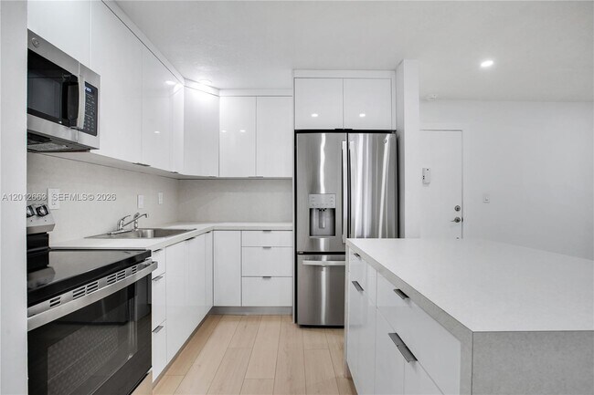 Building Photo - 4670 W 13th Ln