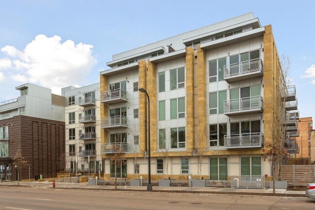 Building Photo - 1800 E Lake St