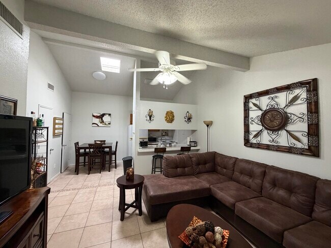 Building Photo - 136 N Troy Ave