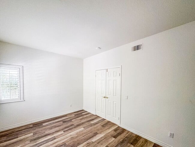 Building Photo - 32971 N Peak Dr