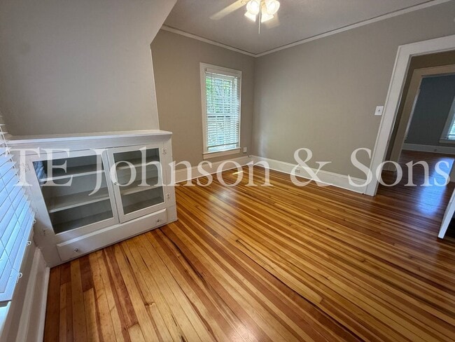 Building Photo - 817 S Hawthorne Rd
