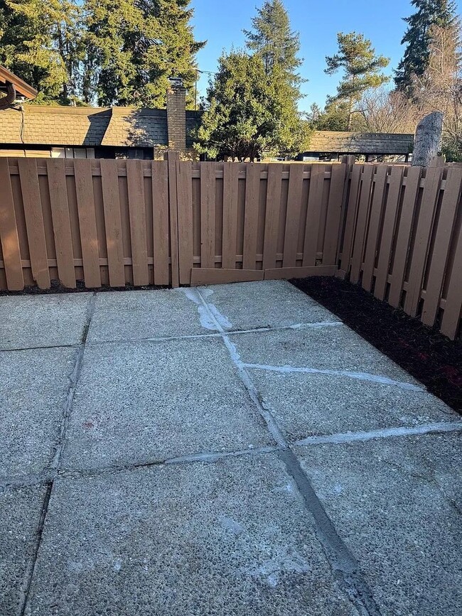 Building Photo - Newly Remodeled 3-Bedroom Bellevue Home with Modern Updates