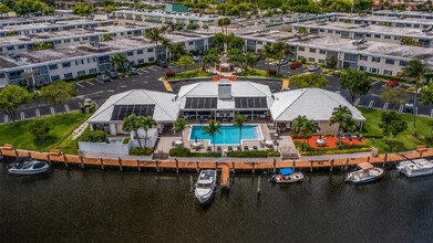 Building Photo - 180 Cypress Club Dr
