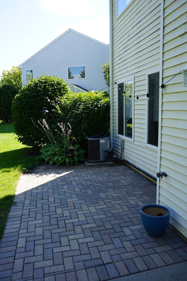 Building Photo - 2136 Orchard Ln
