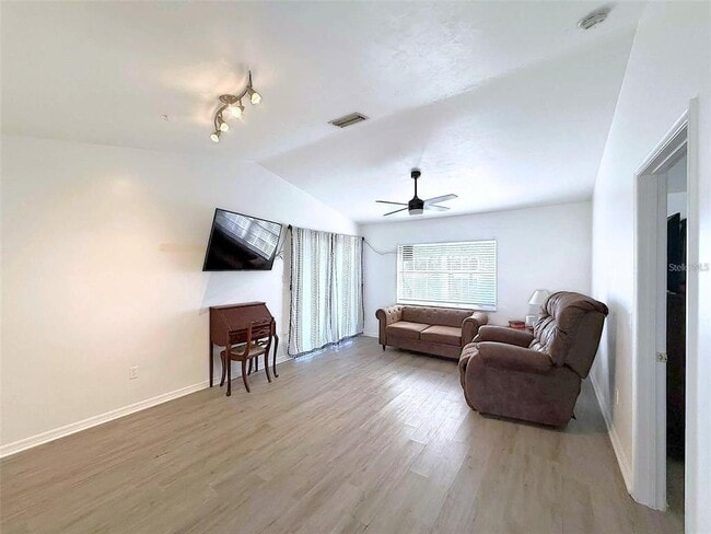 Building Photo - 504 Rose Apple Cir