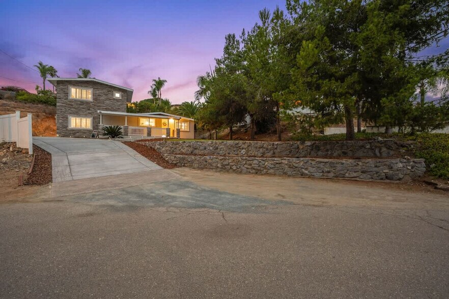 Building Photo - 10150 Sierra Madre Rd