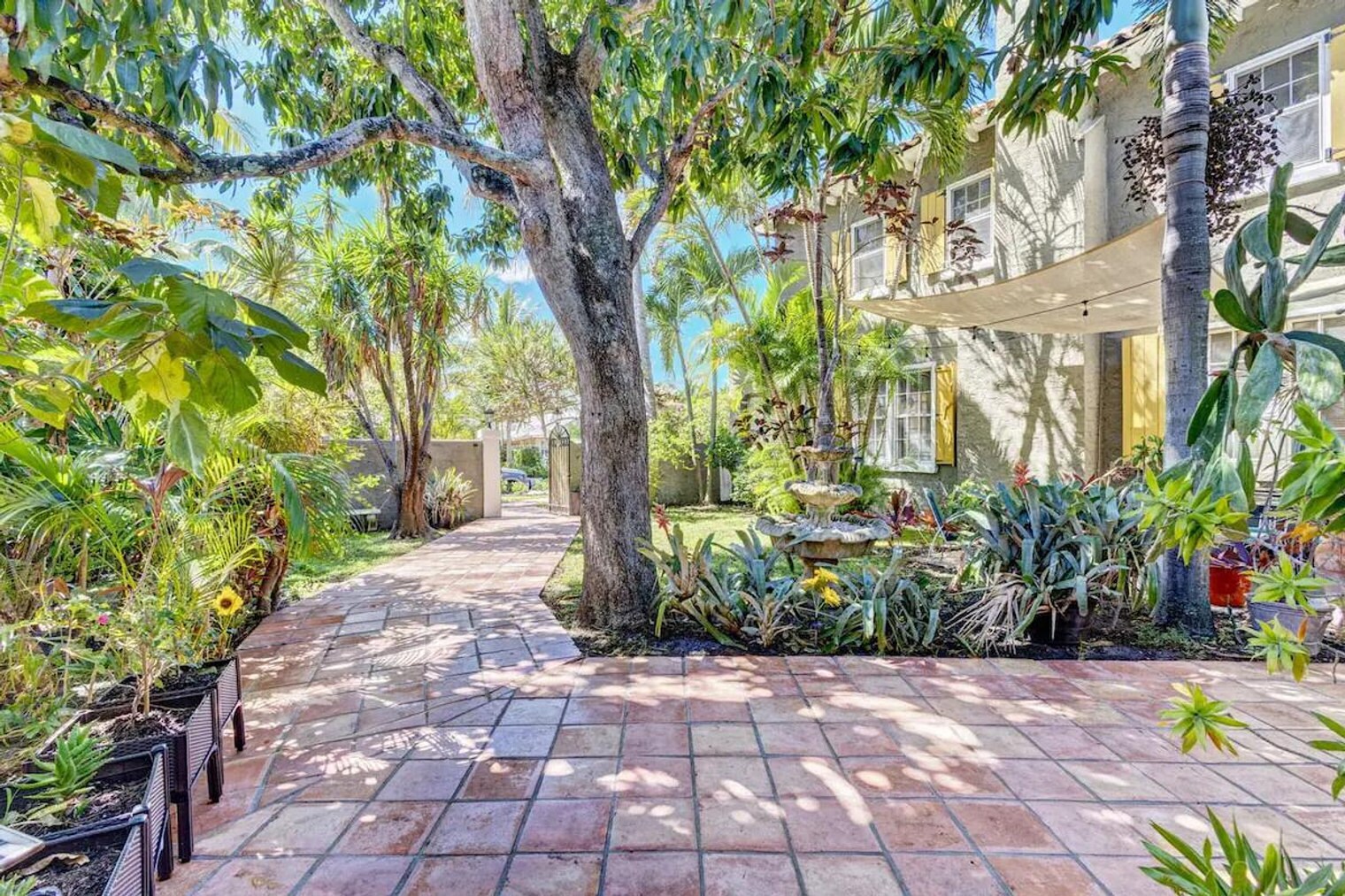 Building Photo - 516 28th St