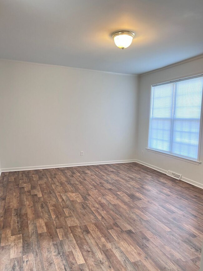 Building Photo - 27 Spicewood Rd