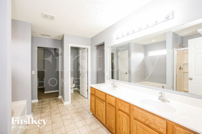 Building Photo - 17164 Tilbury Way