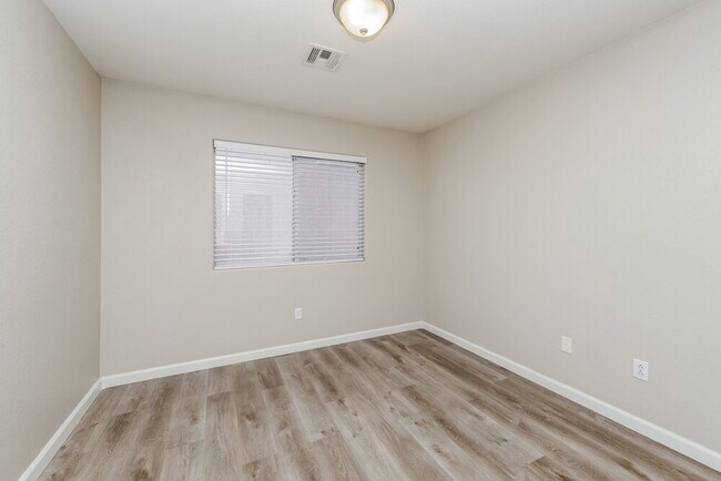 Building Photo - 325 Colorful Rain Ave