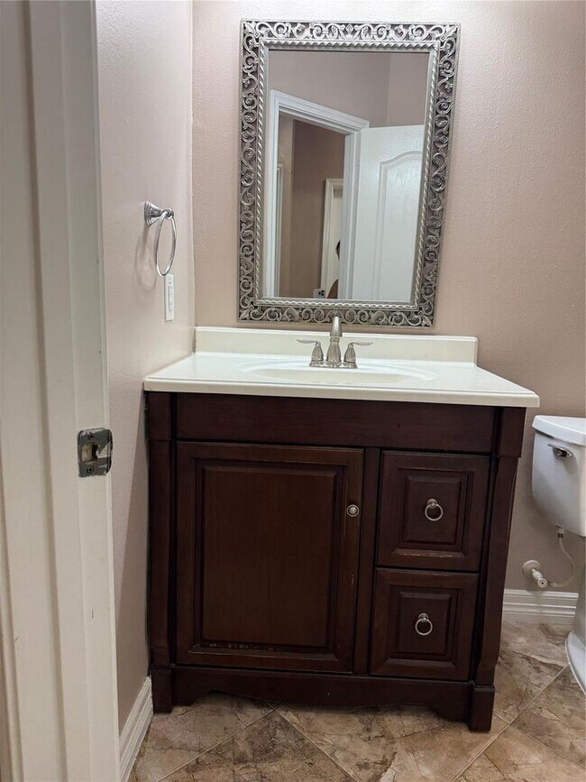 Building Photo - 15930 Hidden Crest Dr