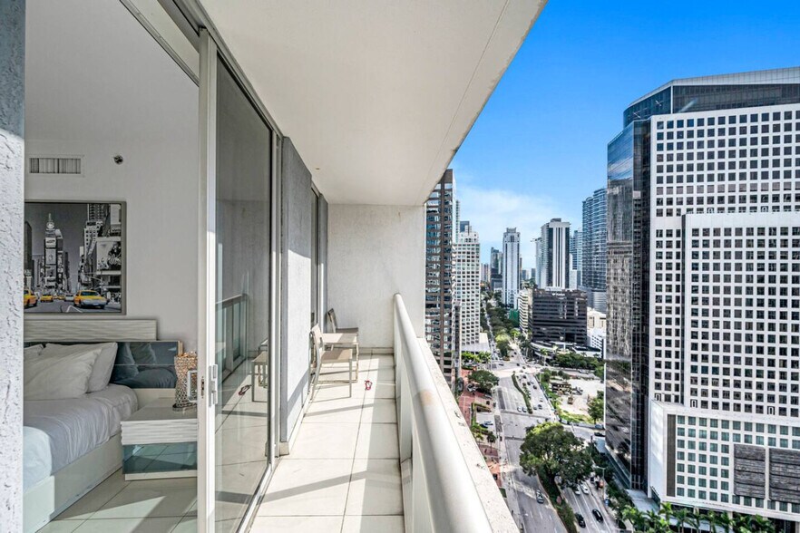 Building Photo - 485 Brickell Ave