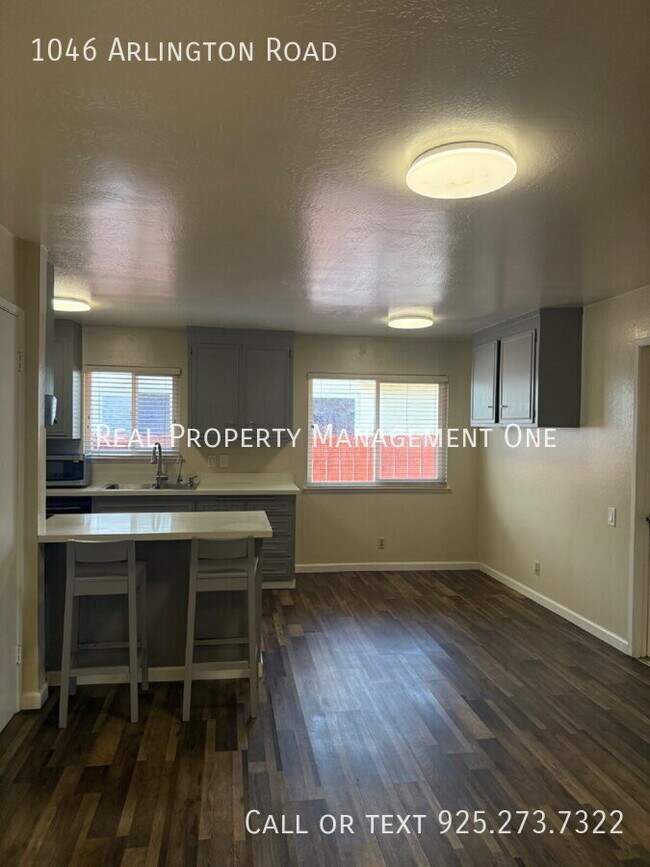 Building Photo - 1046 Arlington Rd