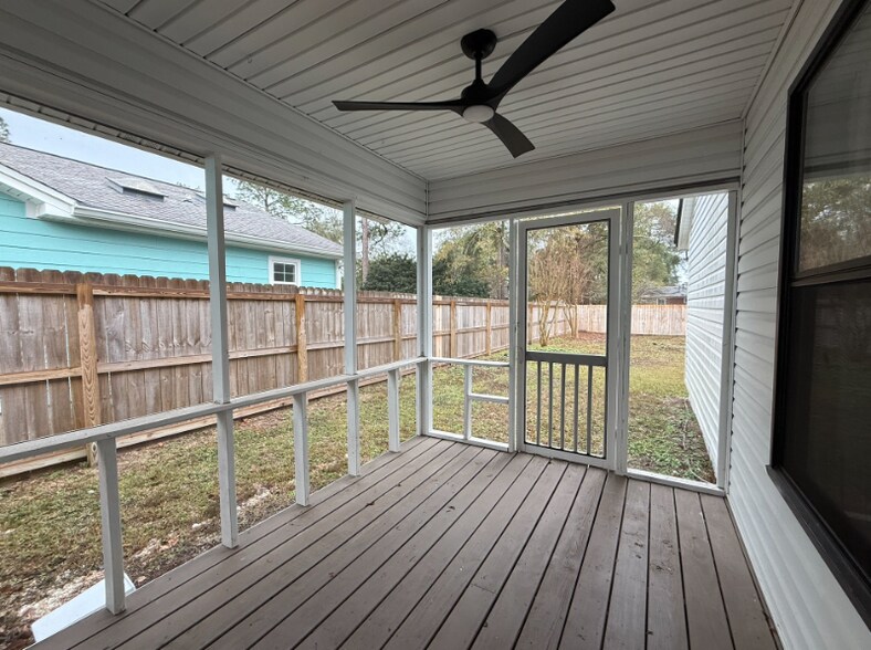 Building Photo - 1810 Valparaiso Blvd