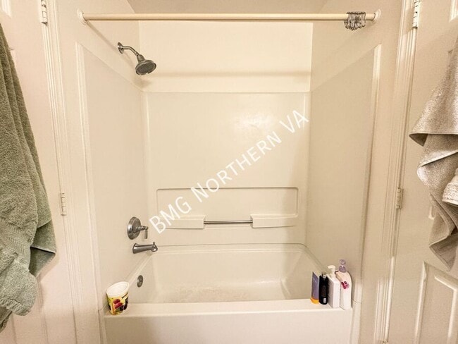 Building Photo - 3217 Wisconsin Ave NW