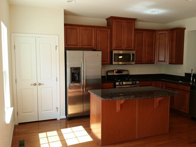 Building Photo - 22854 Yellow Oak Terrace