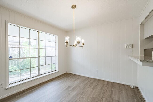 Building Photo - 3311 Palm Desert Ln