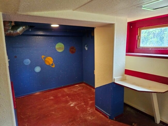 Building Photo - 4Bd/1Ba two story home - For viewing